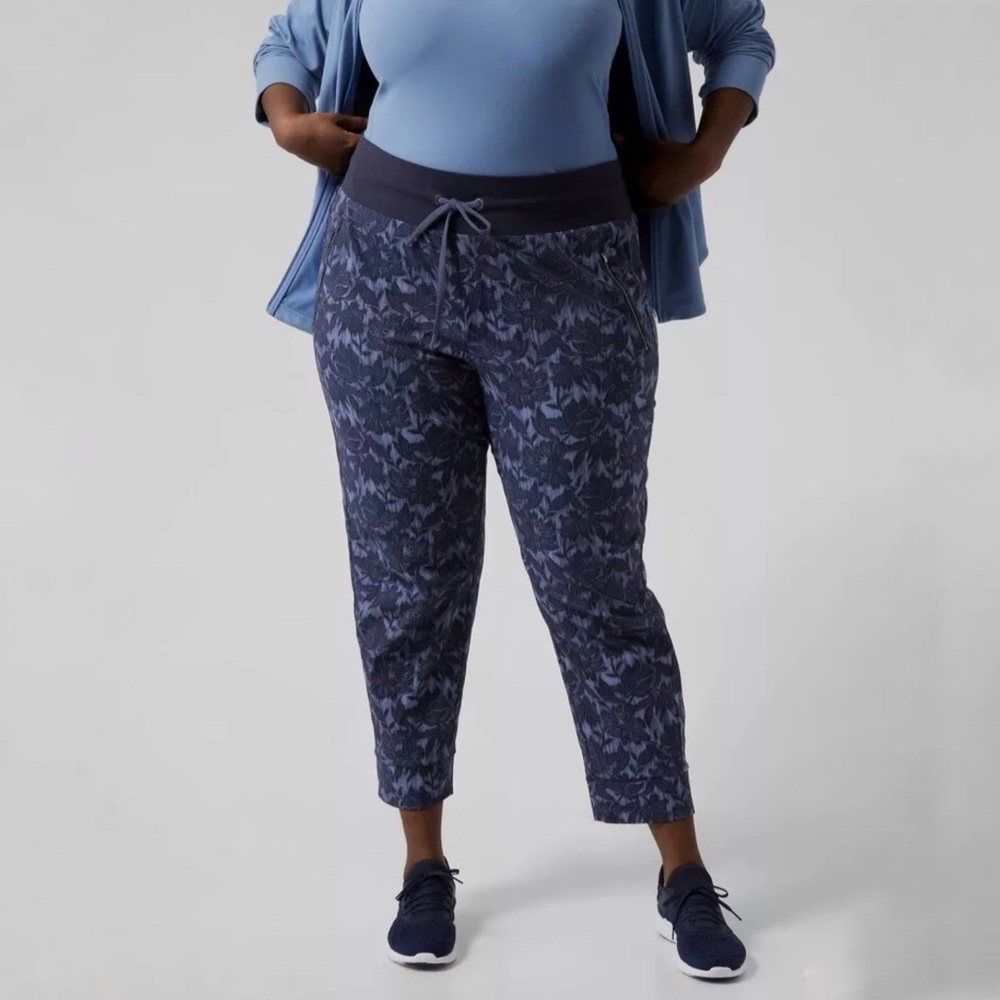 Athleta Trekkie North Jogger-Ethereal Bloom Cottage‎ Blue